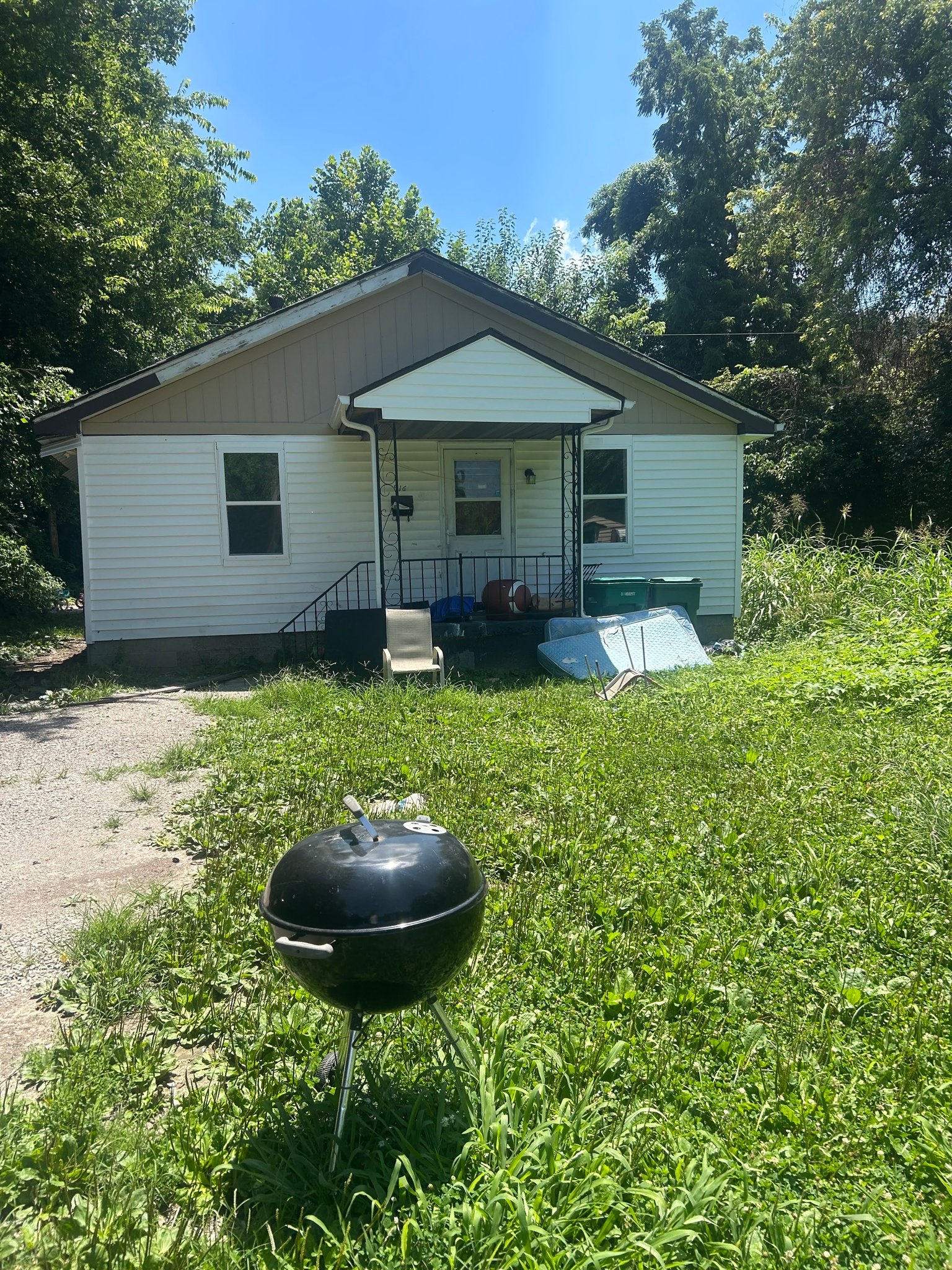 East St. Louis House: 516 N 84th Street
