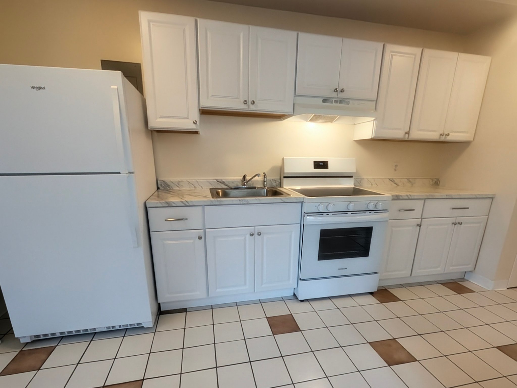 Beverly Apartment: 41 Elliott St