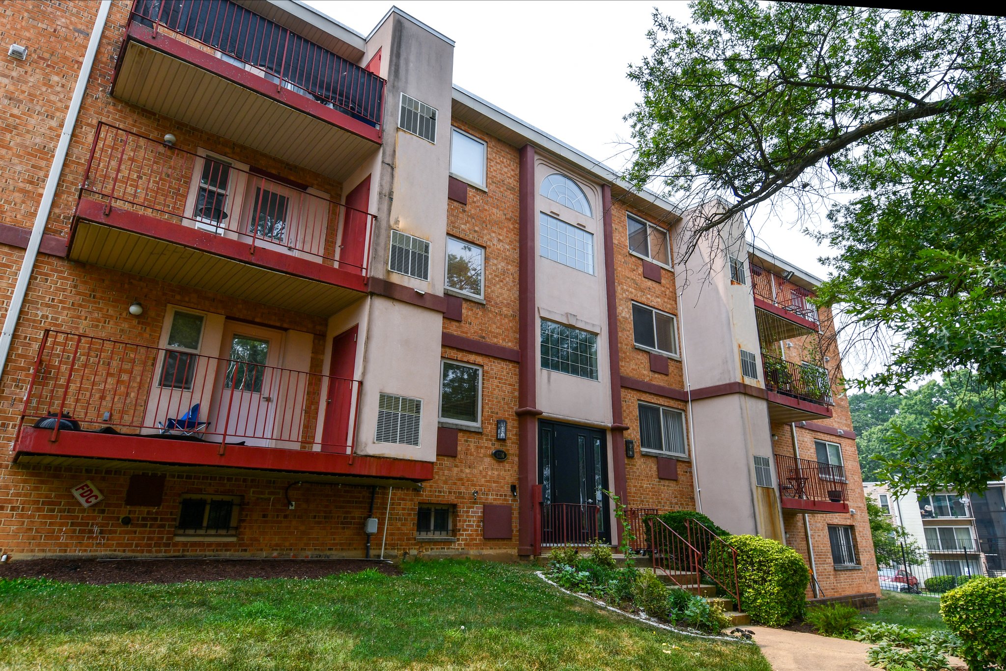 Washington Condo: 4116 Ames St NE