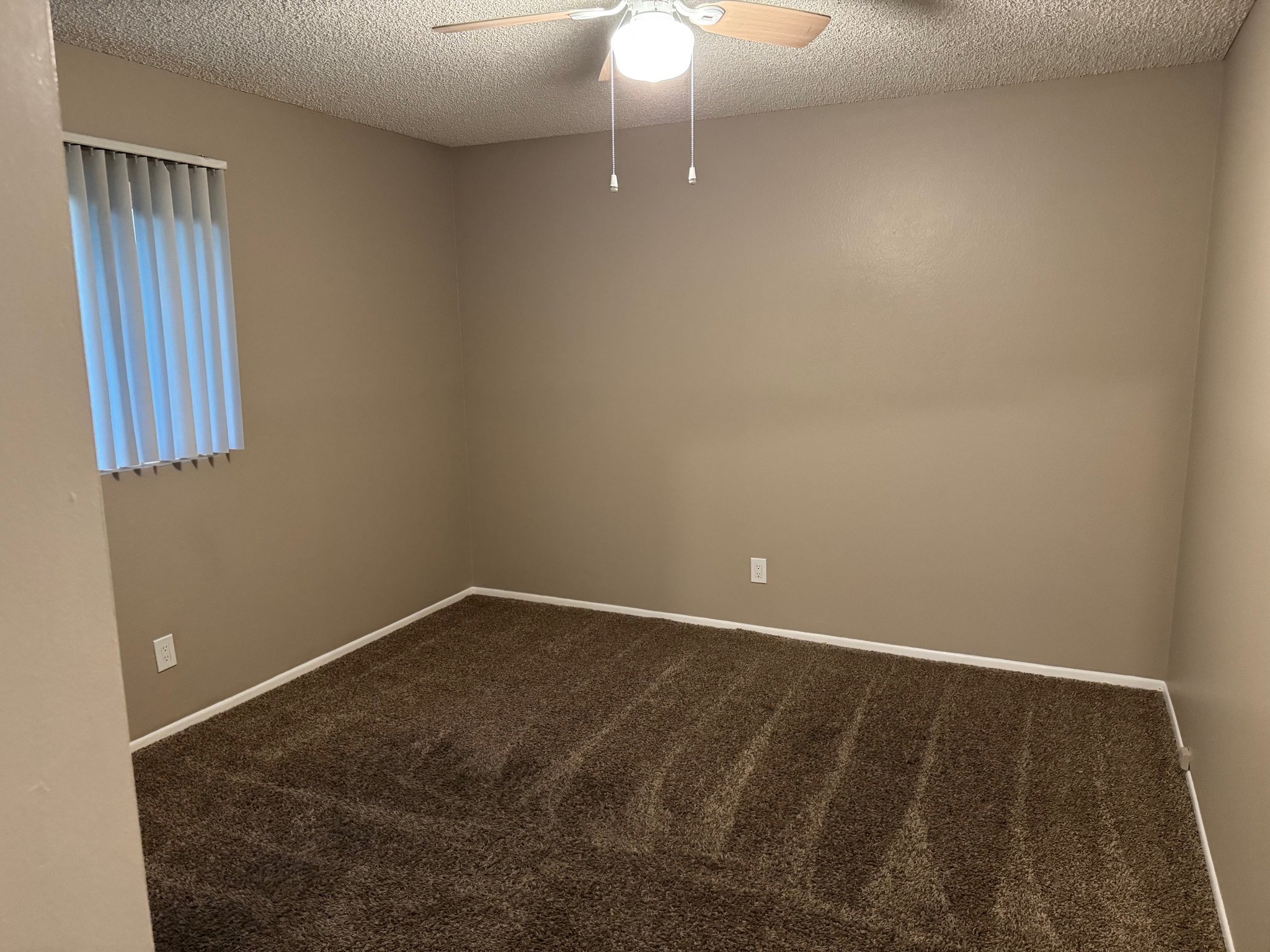 Fontana Single Room: 16645 Valencia Avenue