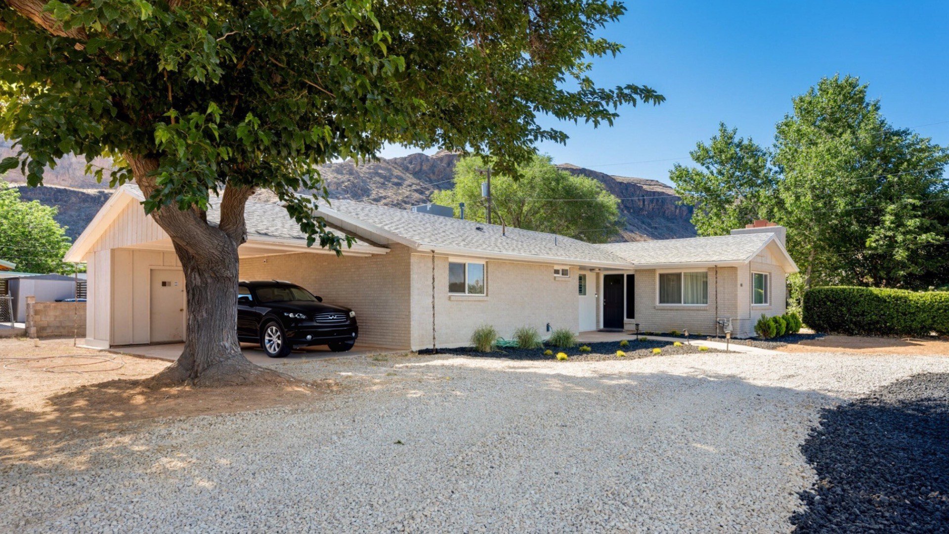 HURRICANE House: 881 S 180 W