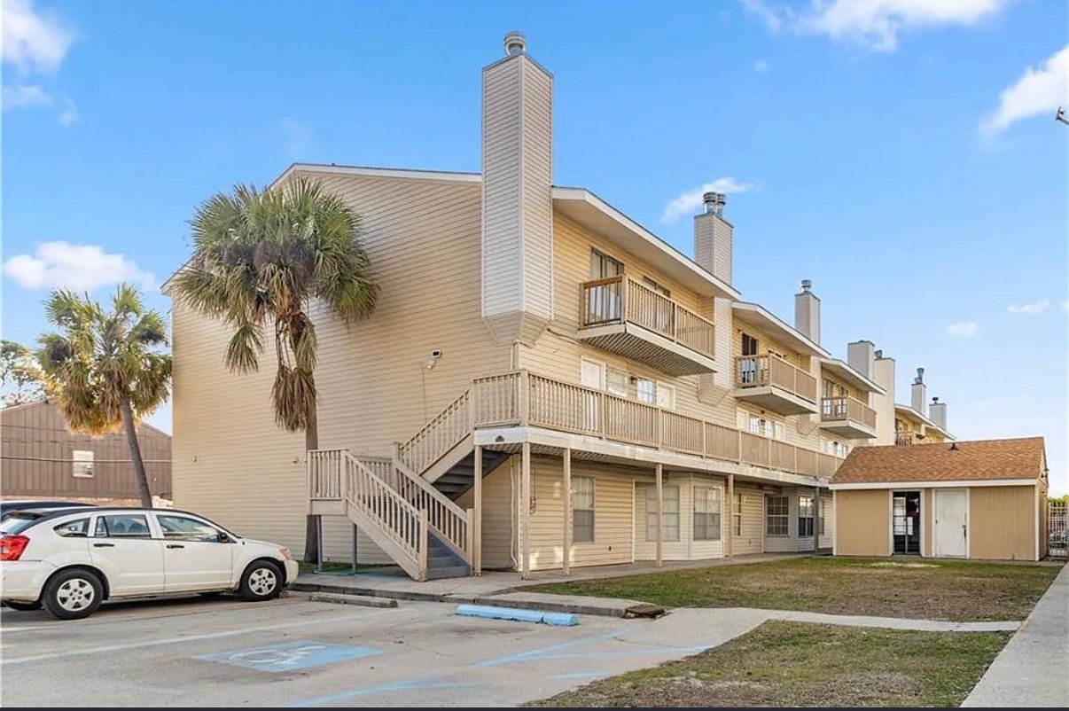 Kenner Condo: 901 Sunset Blvd
