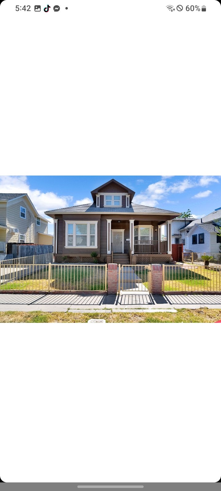 Fresno House: 220 N College Ave