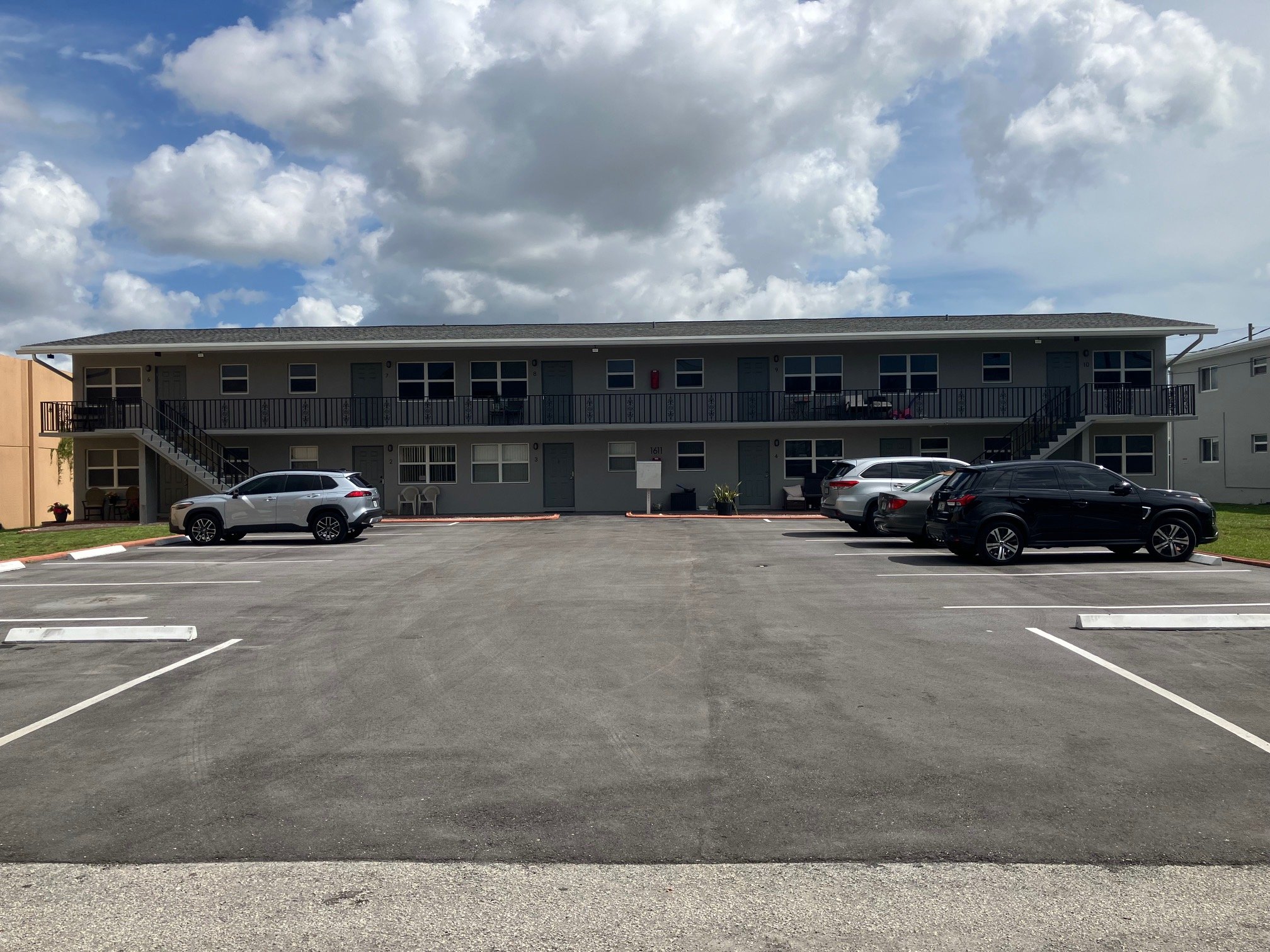 Lantana Apartment: 1611 Green Lane