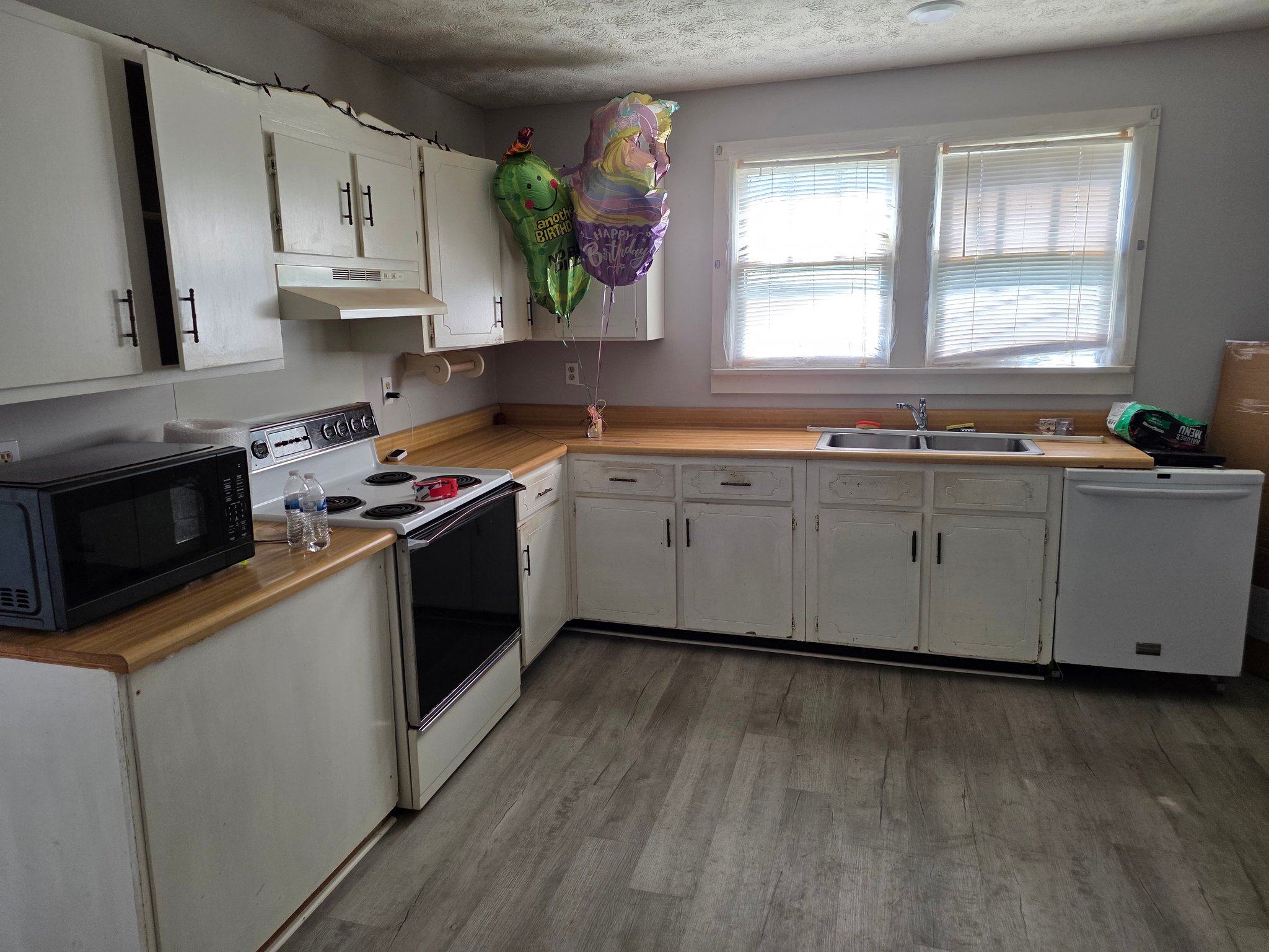 Oakdale House: 320 Riverview St