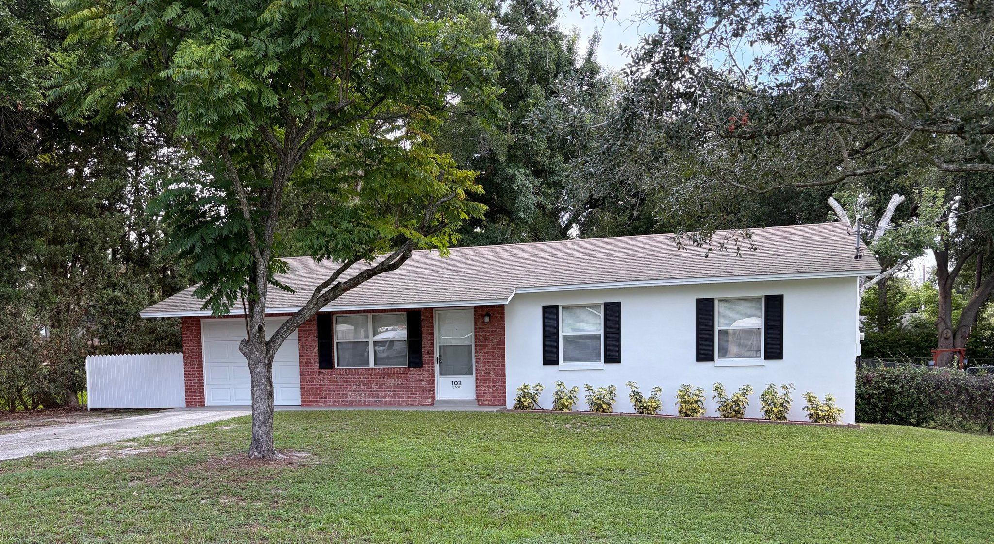Minneola House: 102 E Chester St