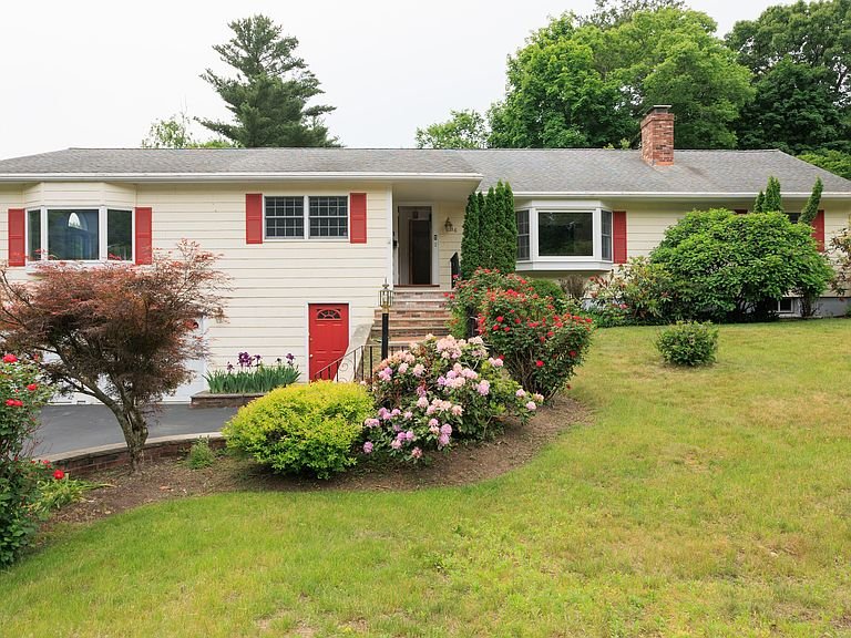 Lexington House: 16 Westwood Rd