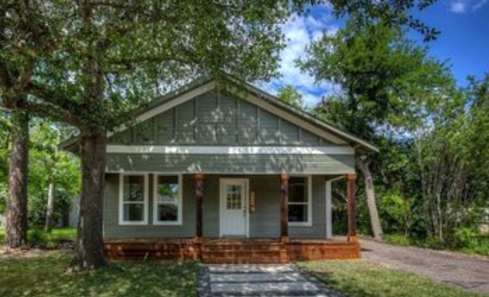 Royse City House: 411 N Josephine St