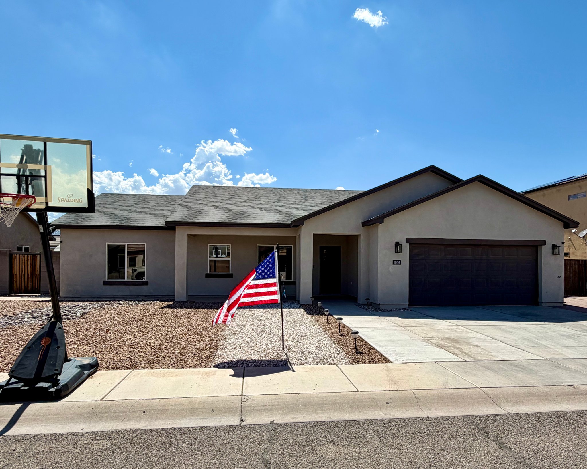Thatcher House: 1936 N Eloisa Ln