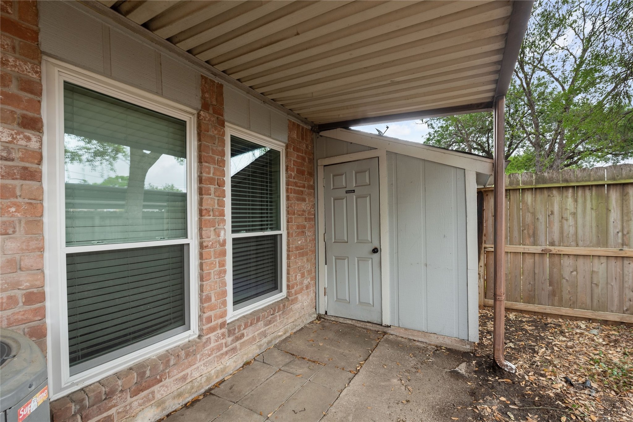 Houston House: 11805 southlake dr