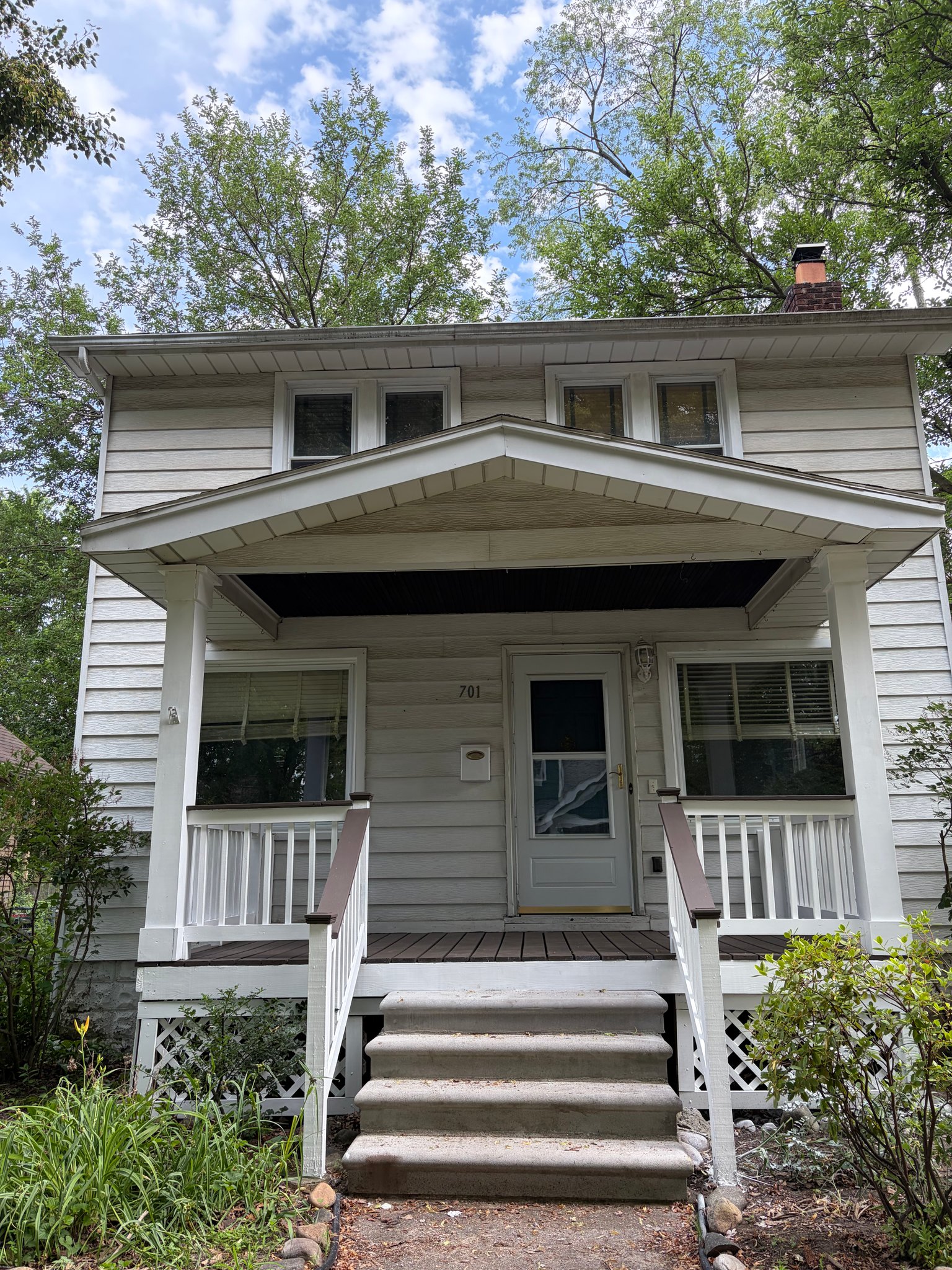 Royal Oak House: 701 Park Ave