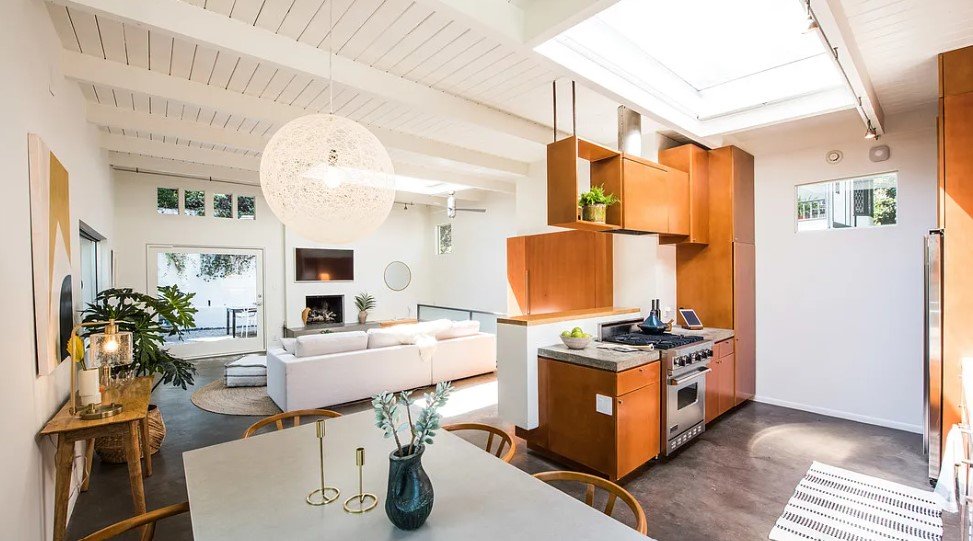 Los Angeles House: 8914 Wonderland Ave