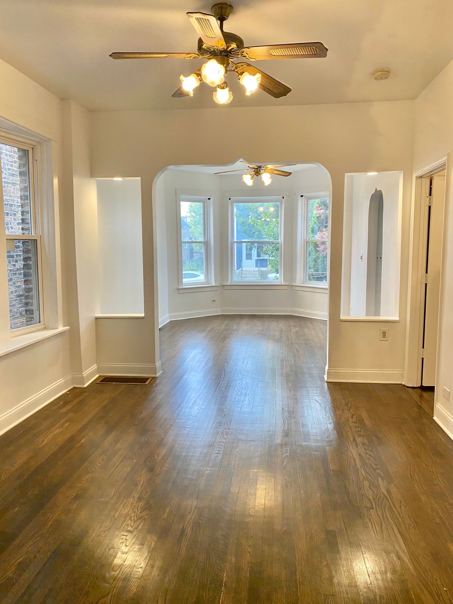 Chicago House: 2513 W Pershing Rd