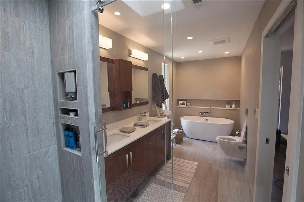 Austin House: 7109 Mesa Dr