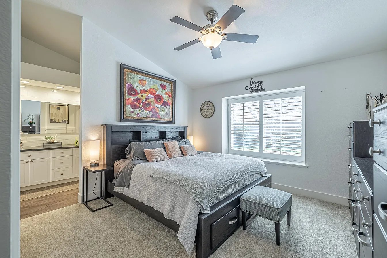 Lancaster House: 43135 Sunny Ln