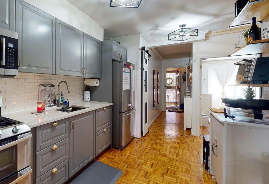 Astoria House: 2814 48th St
