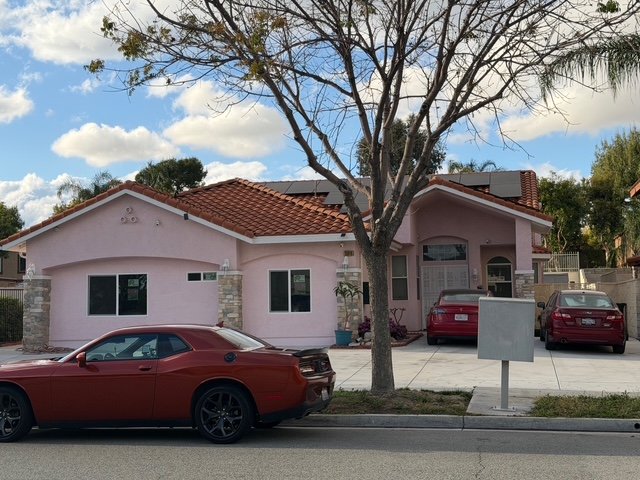 Fontana House: 15918 Katherine St