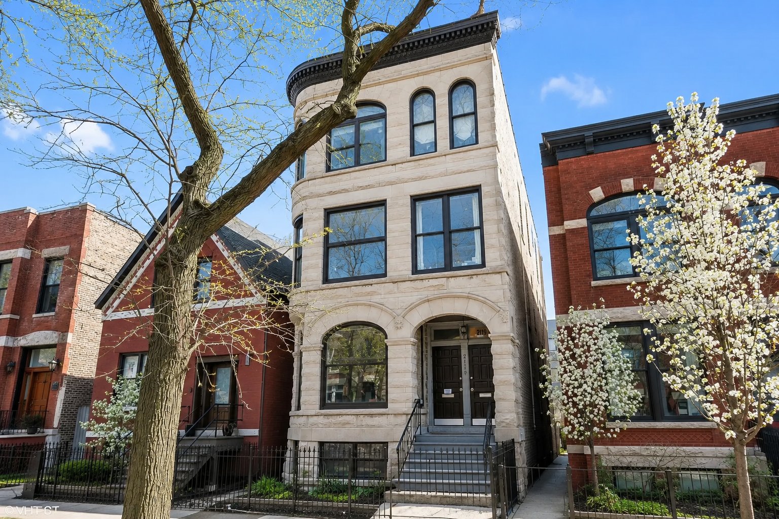 Chicago Condo: 2119 W Potomac Ave