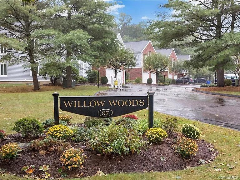 Norwalk Townhome: 97 W Norwalk Rd