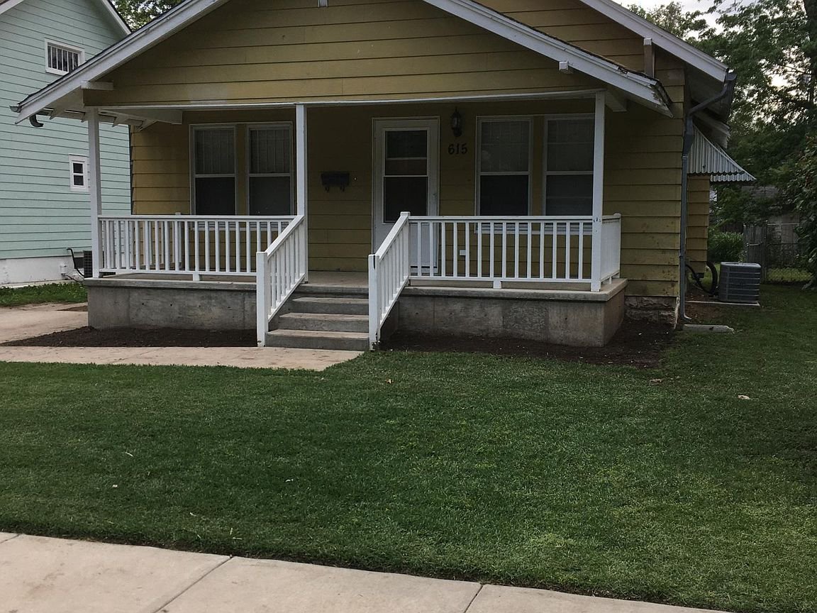 Newton House: 615 E 5th St