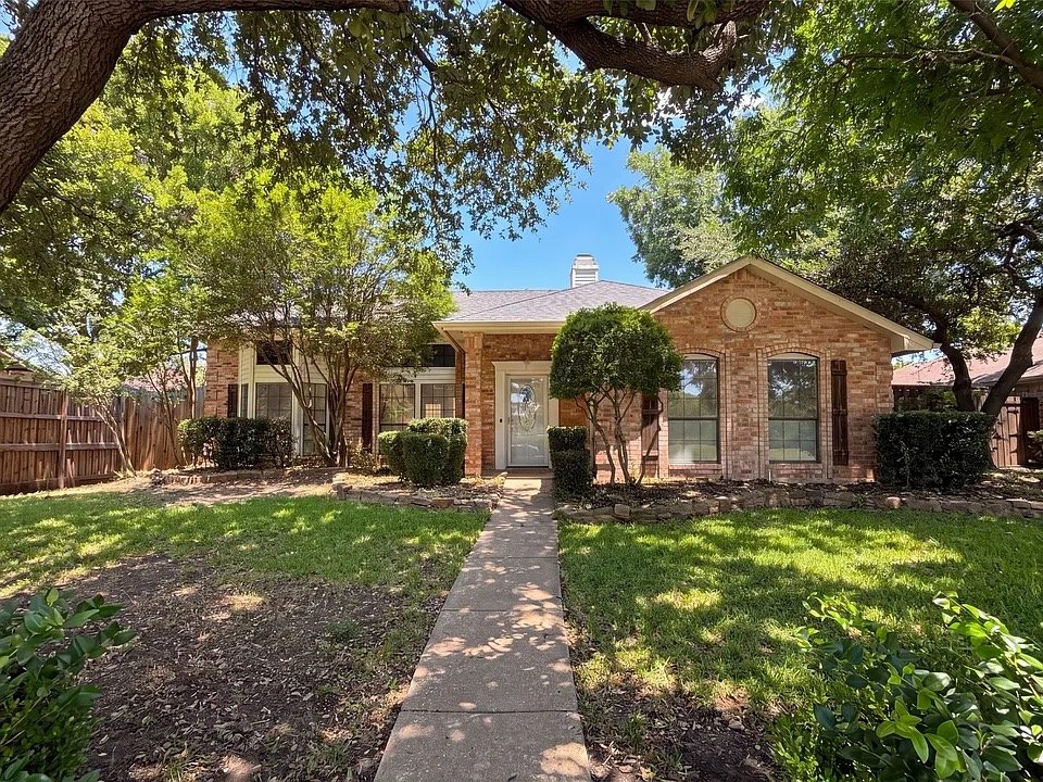 Plano House: 1613 Mullins Dr