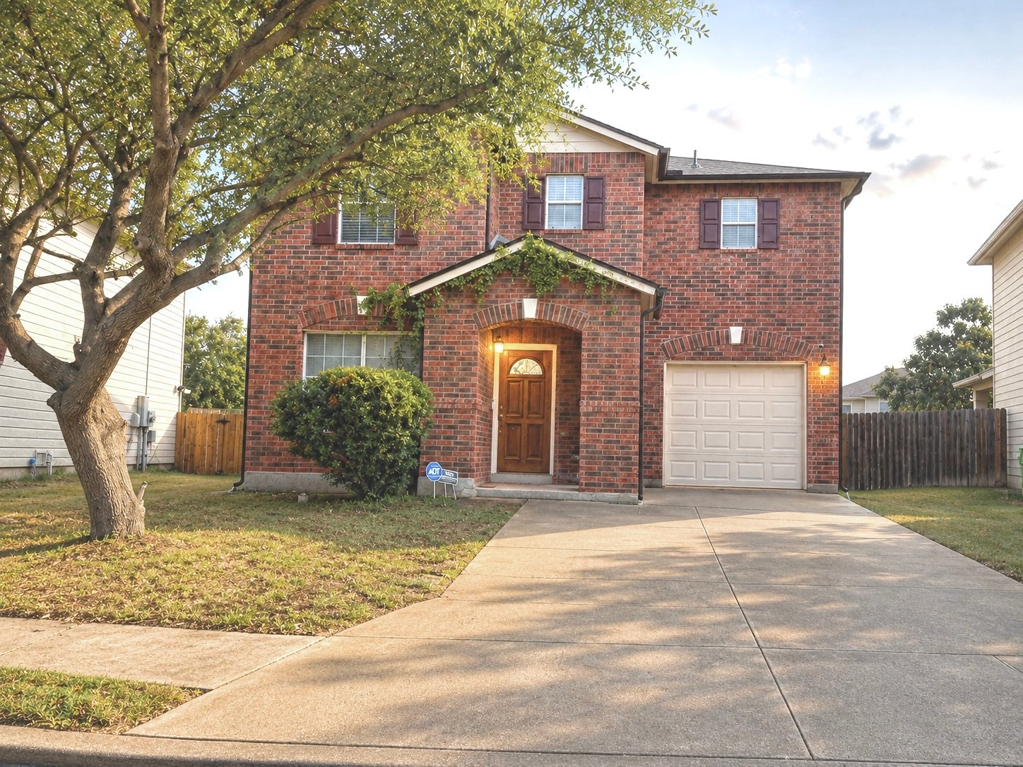 San Antonio House: 11055 Armor Arch