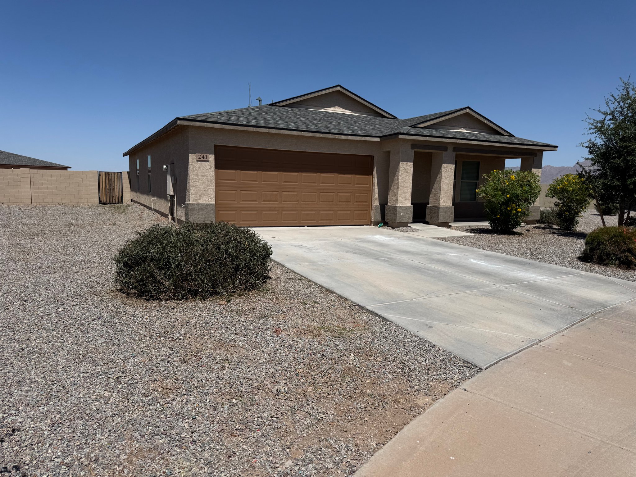 Eloy House: 241 S Apache Ave