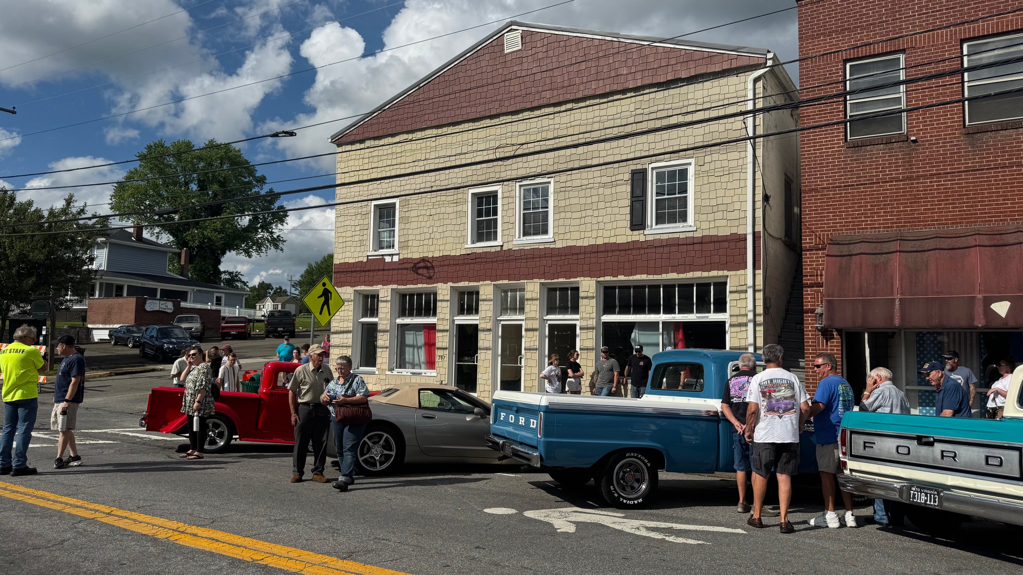Hillsville Apartment: 707 N Main St