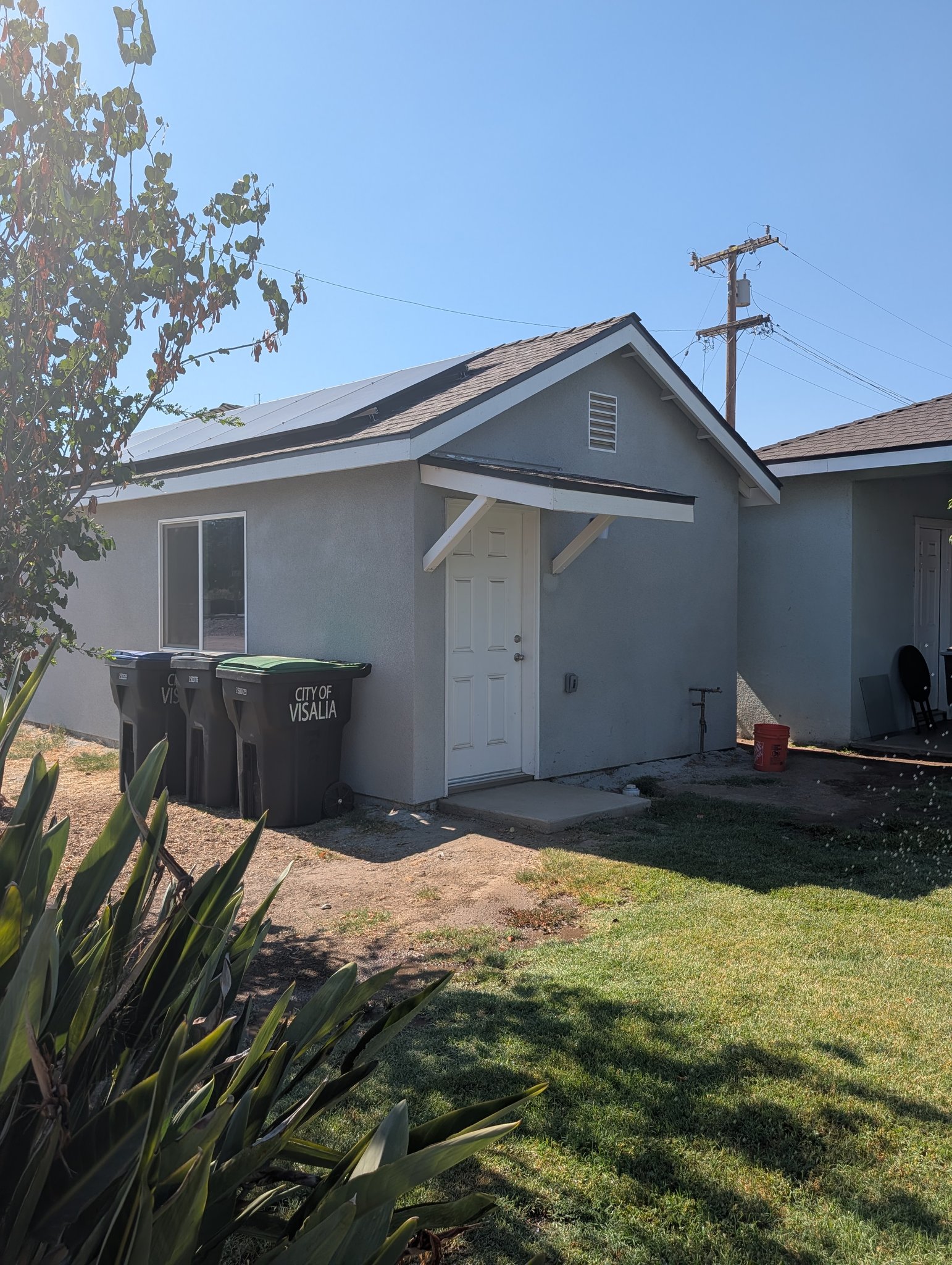 Visalia House: 627 n Rinaldi St