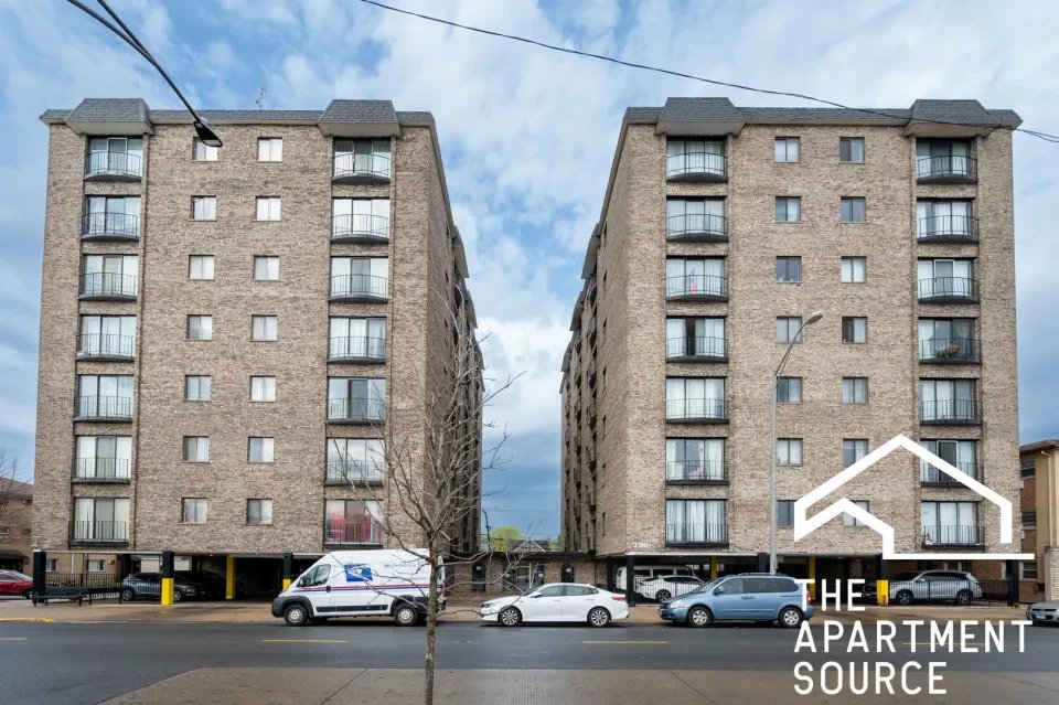 Elmwood Park Apartment: 2300 North Harlem Avenue #405 Elmwood Park