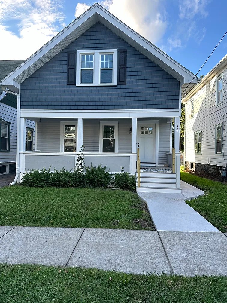 Syracuse House: 452 Whittier Ave