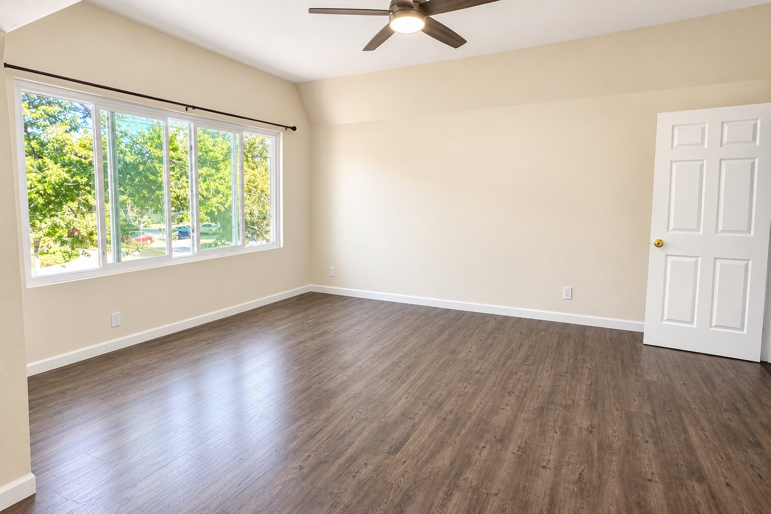Santa Ana Multiplex: 321 S Orange Ave, Apt C