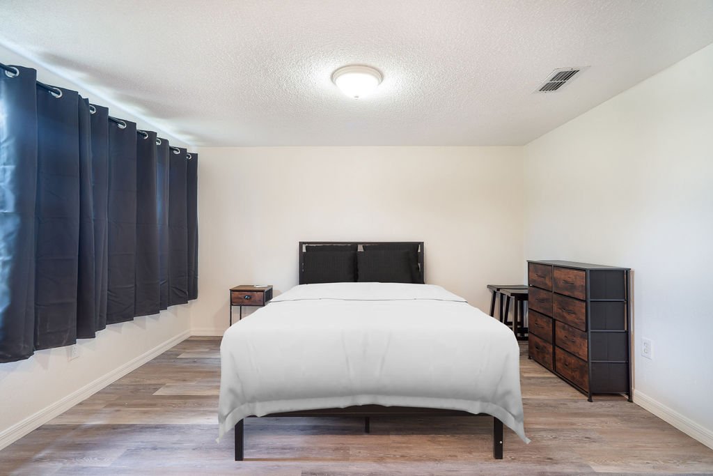 Hudson Single Room: 7407 Duke Dr