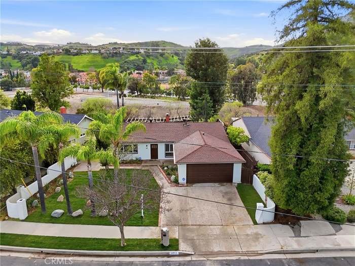 West Hills House: 24308 Highlander Rd