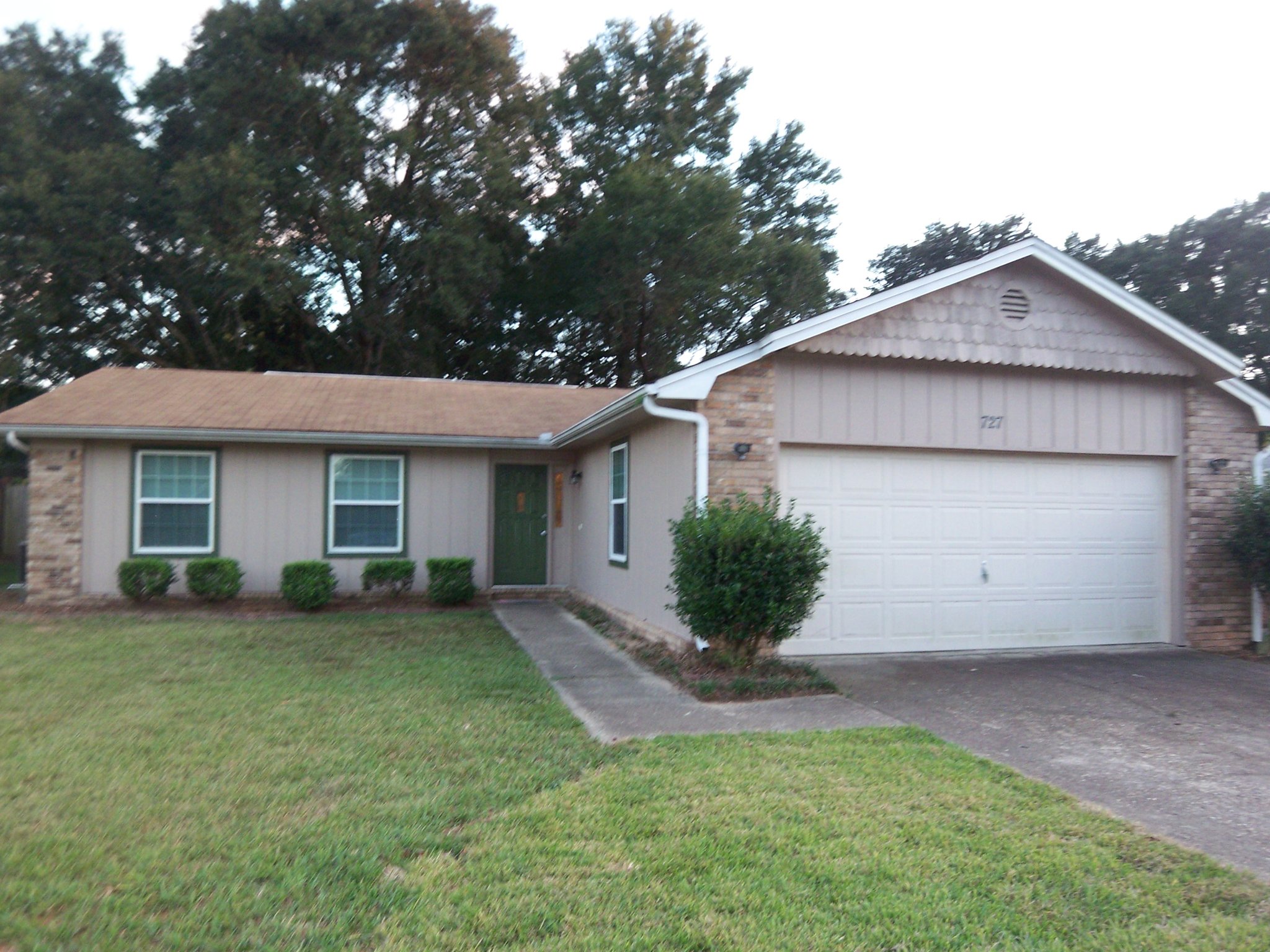 Pensacola House: 727 Valley Ridge Way