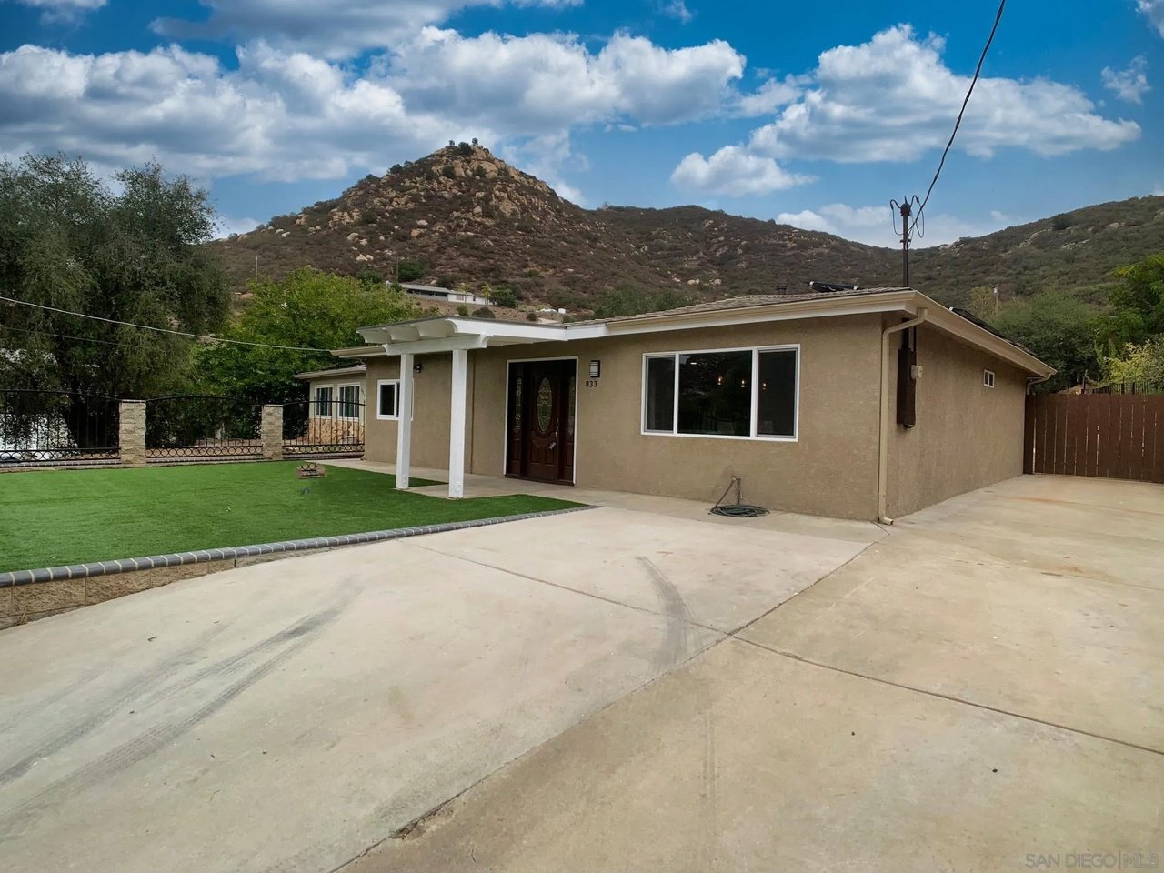 El Cajon House: 833 Renfro Way