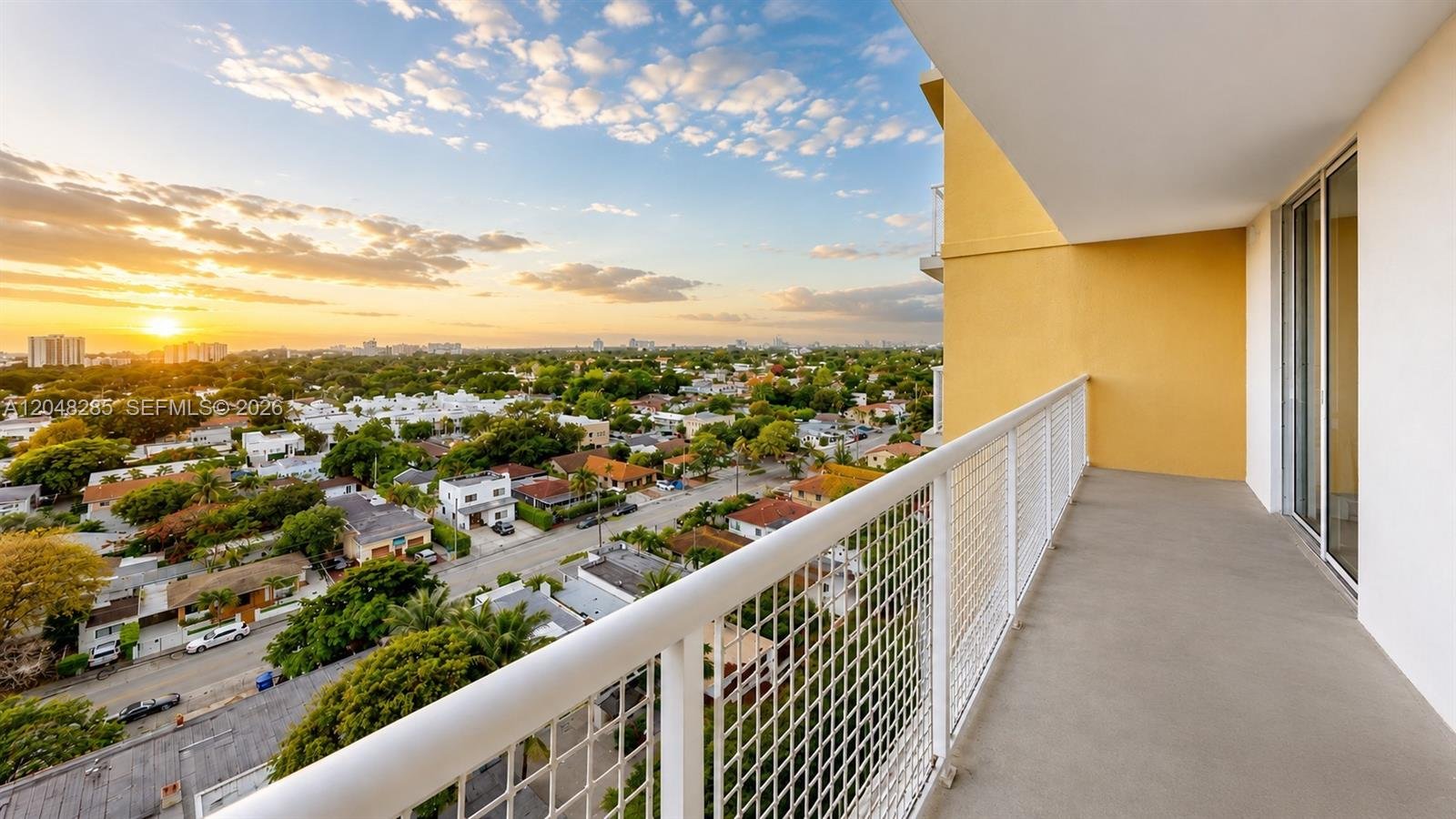 MIAMI Condo: 900 SW 8th St