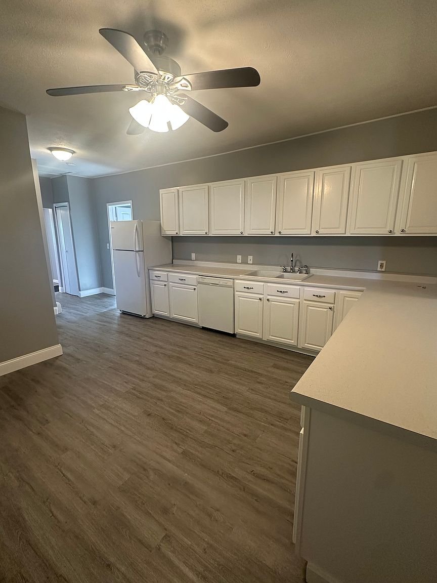 Columbia House: 6420 Merrill Rd