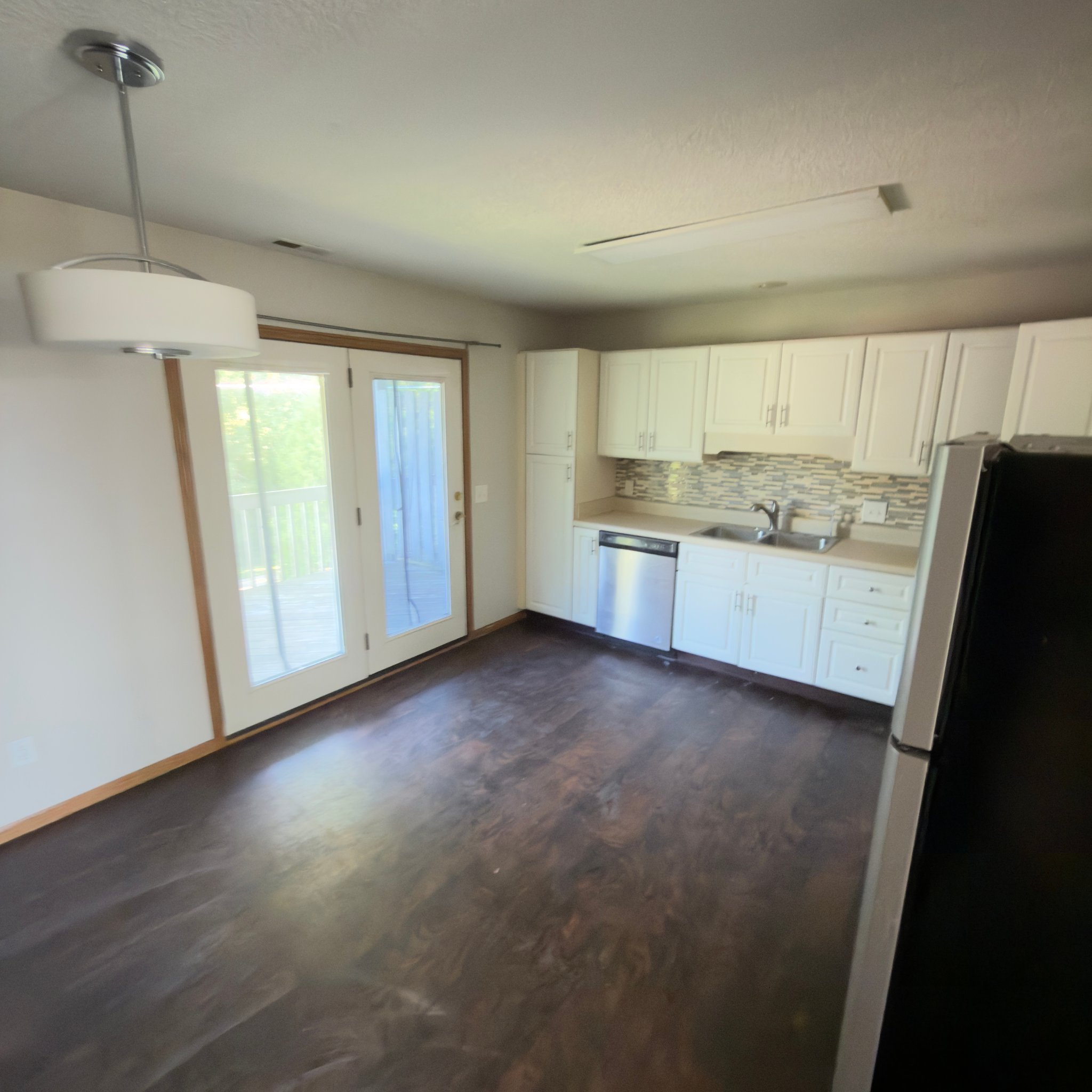Silvis Apartment: 703 11th Avenue B Ct