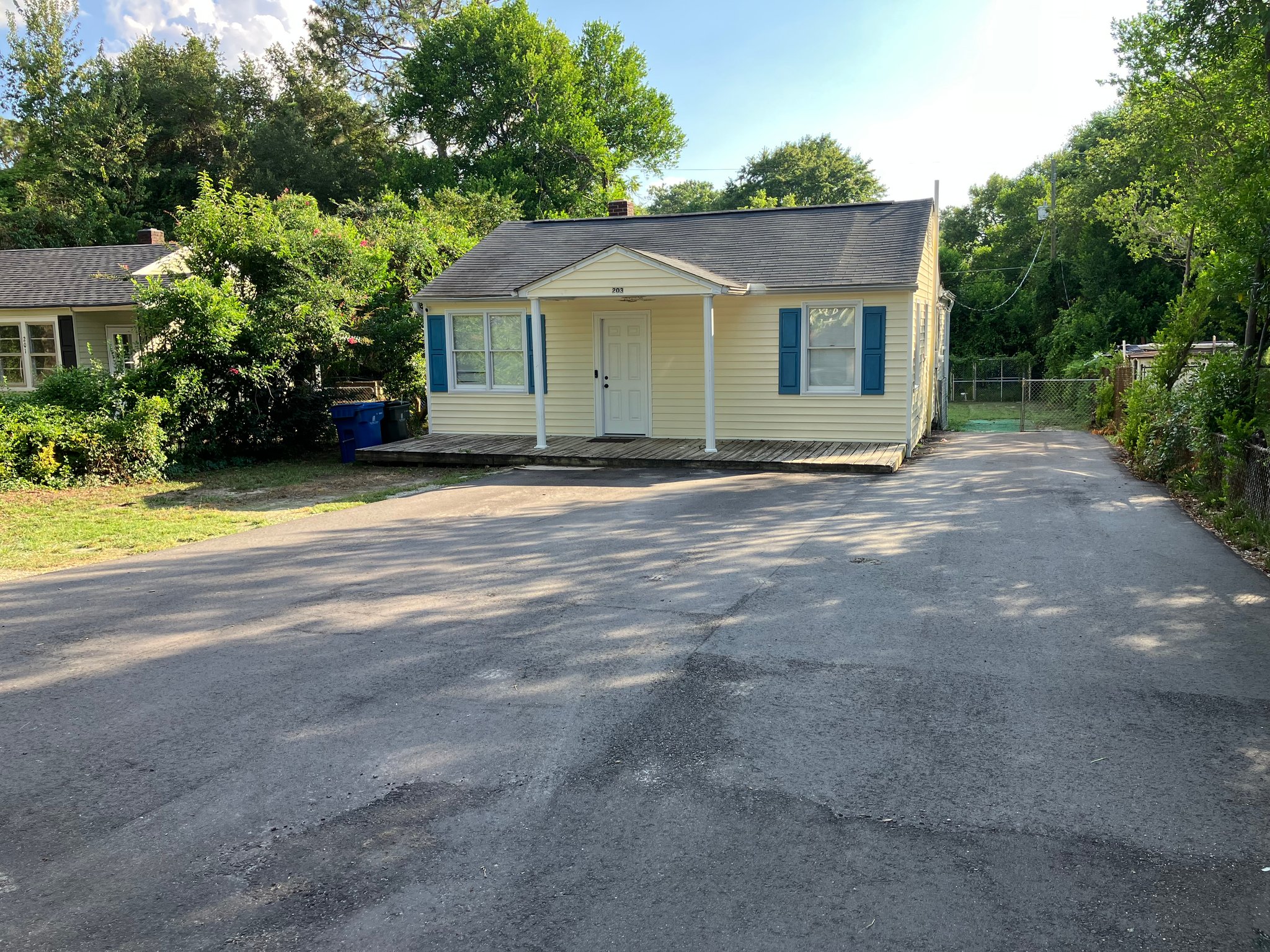 West Columbia House: 203 Branham St