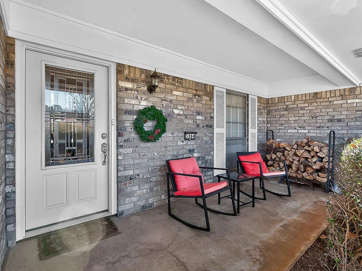 Longview House: 3004 Evangeline St