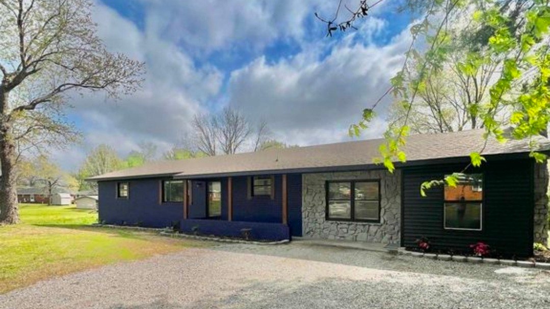 Troy House: 129 Virginia Dr