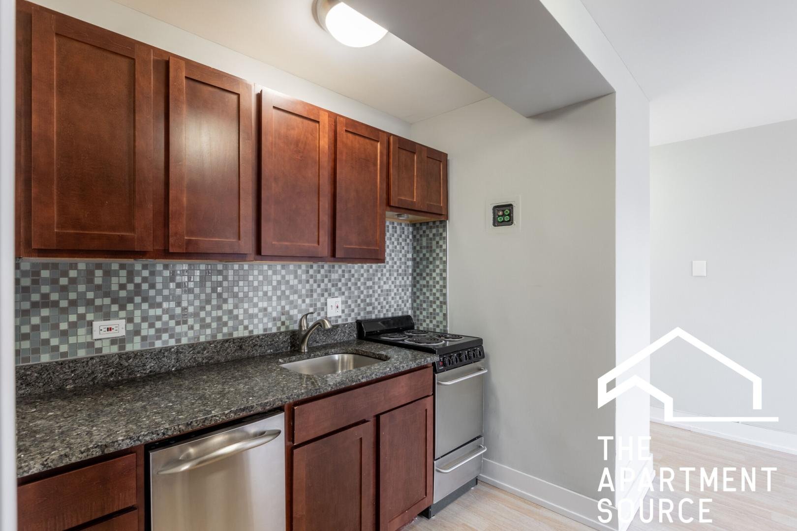 Chicago Apartment: 445 West Wellington Ave