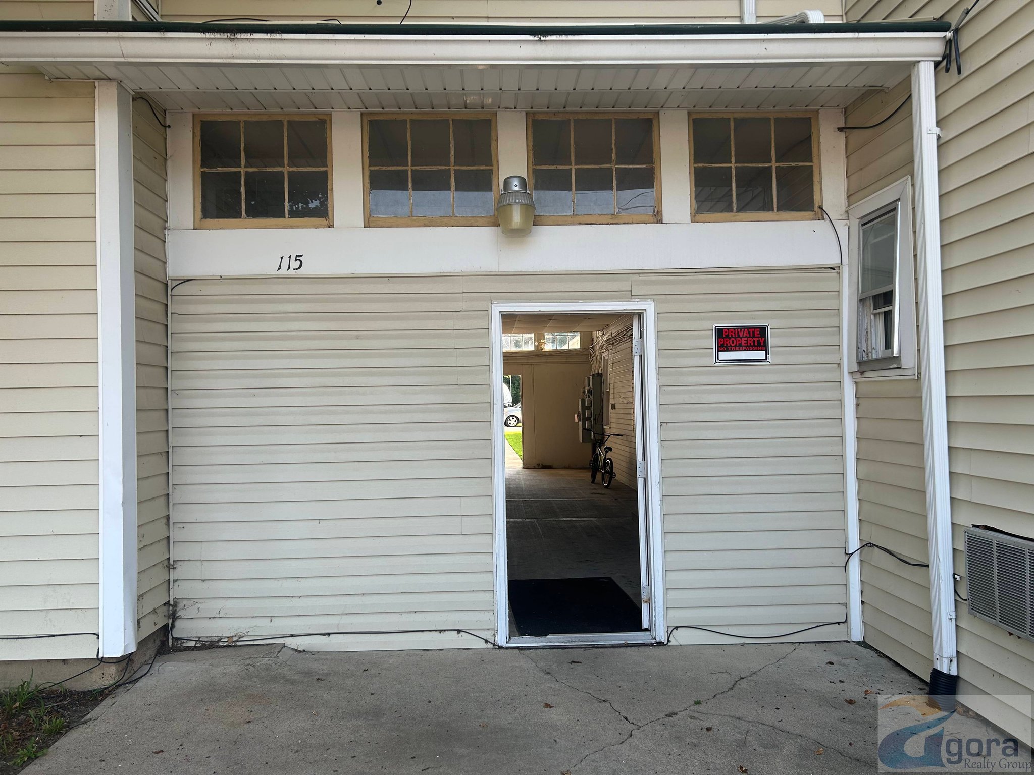 Brookville Apartment: 115 Sycamore Unit C