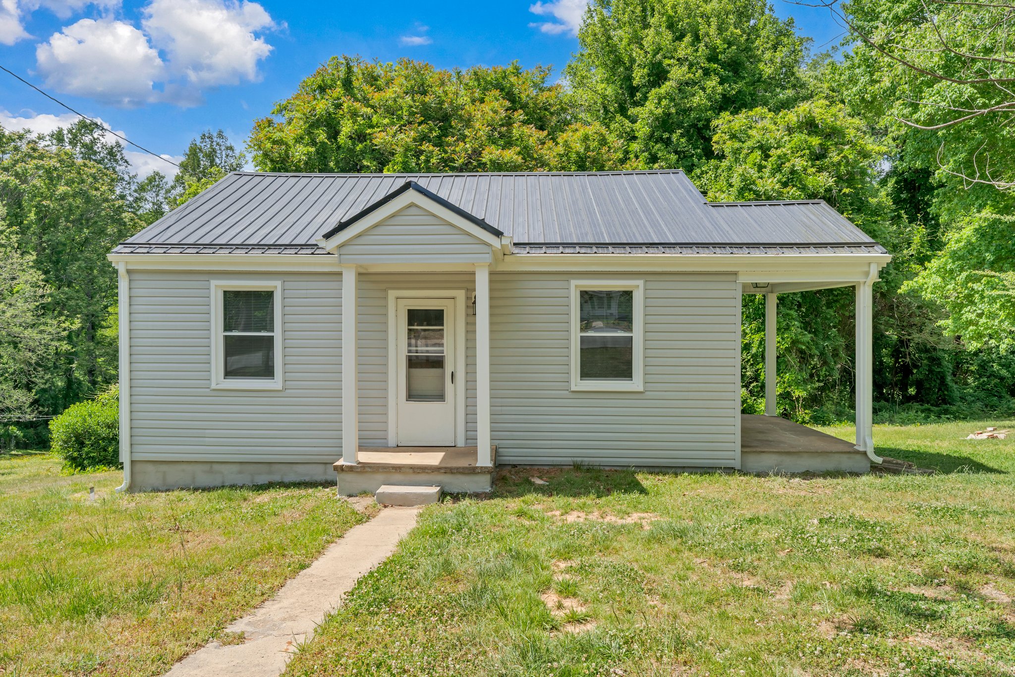 Martinsville House: 1142 Sylvan Avenue