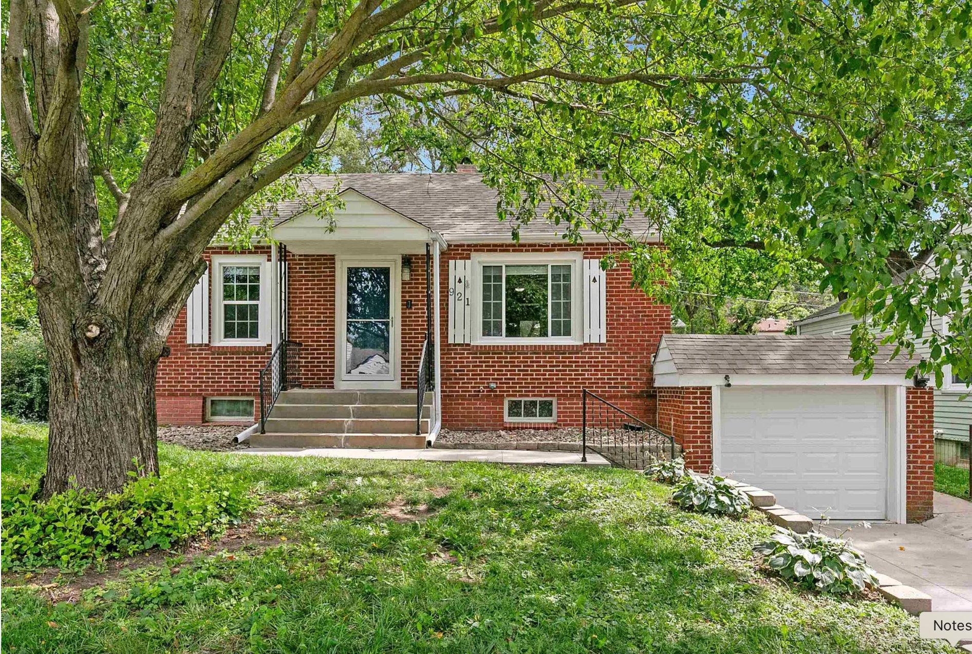 Bellevue House: 921 McLaughlin Cir