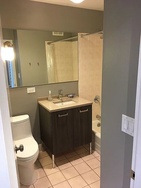 Chicago Condo: 1460 N Sandburg Ter
