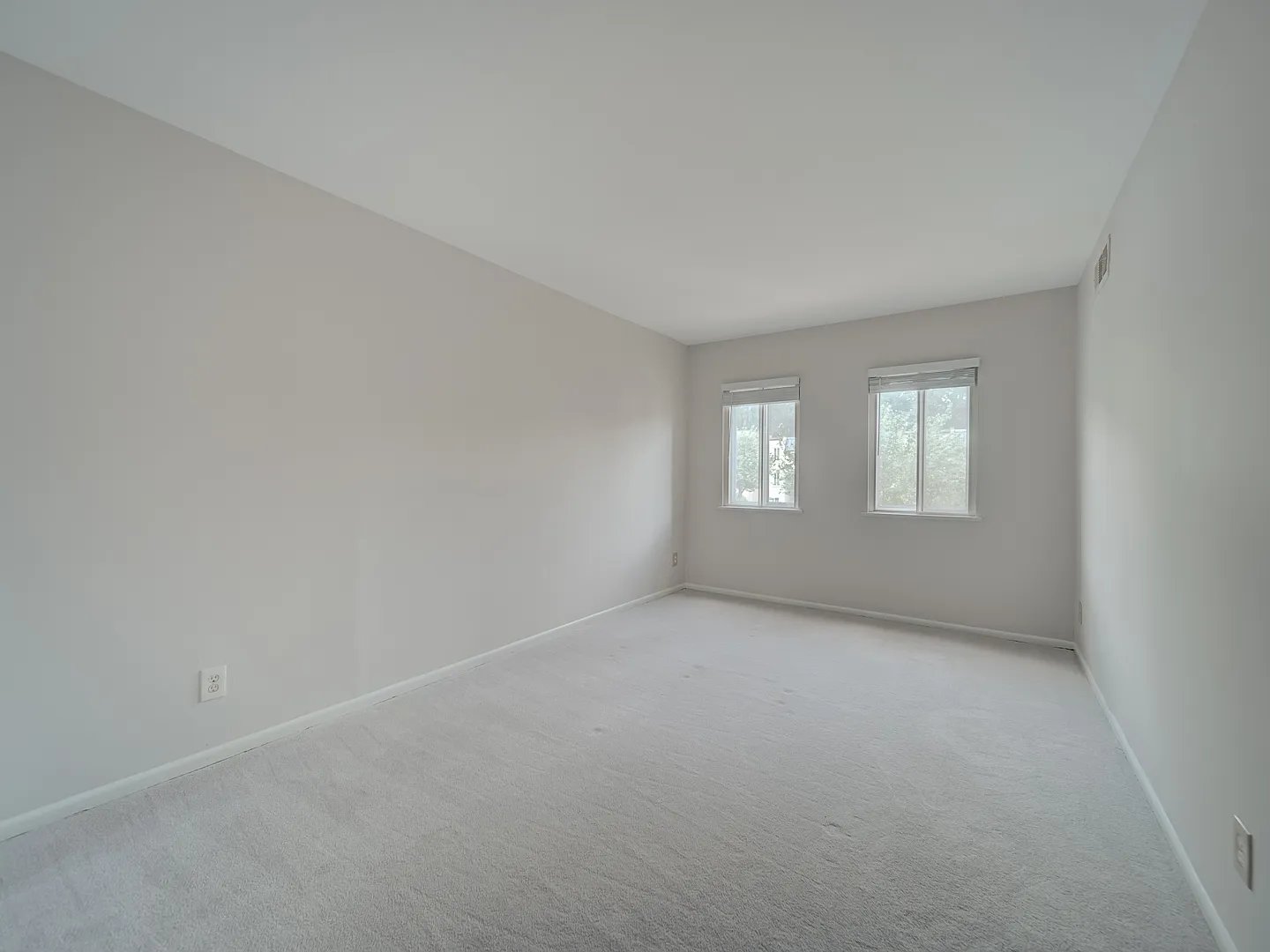 Arlington Condo: 5017 7th Rd S