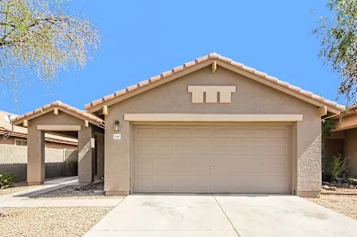 Laveen House: 5143 W Fraktur Rd