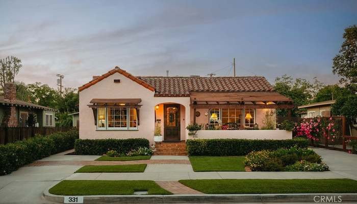 Fullerton House: 331 W Whiting Ave